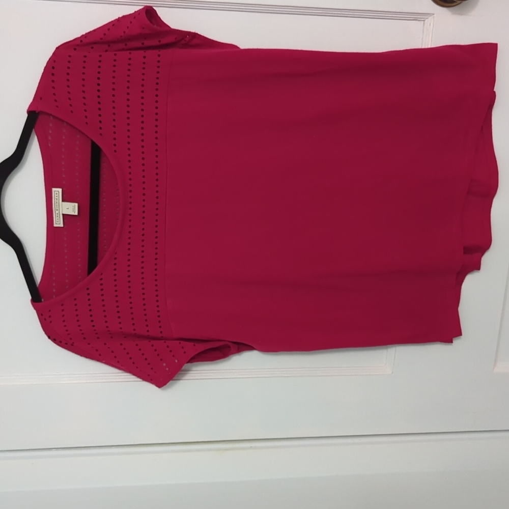 Dana Buchman Sz L Magenta Red Short Sleeve Top with Perforated Pattern on Top